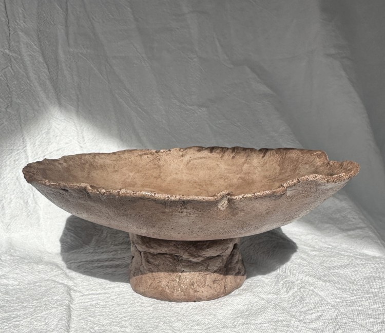 brązowa-podstawka-na-nóżce- z-gliny-wabi-sabi.jpg