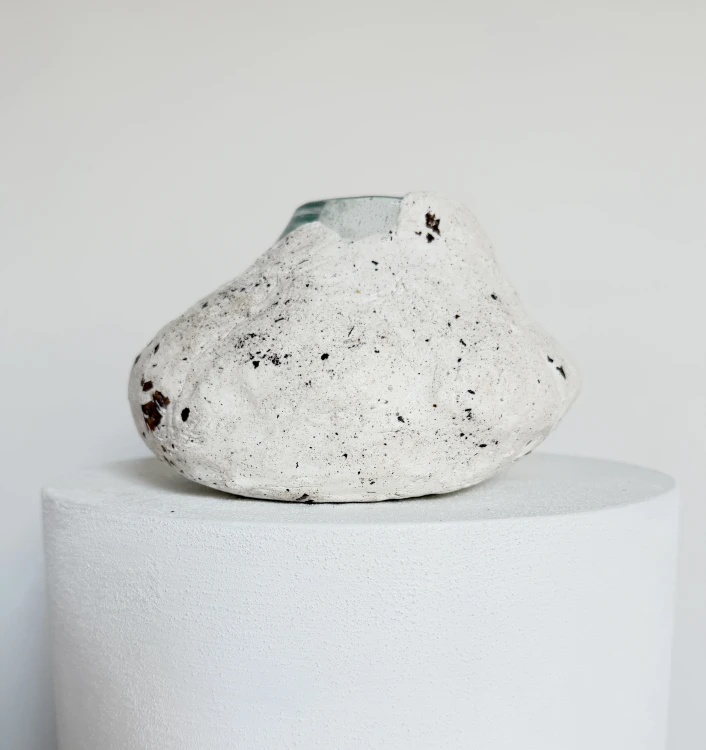rzeźbiarski-wazon-wabi-sabi.jpg