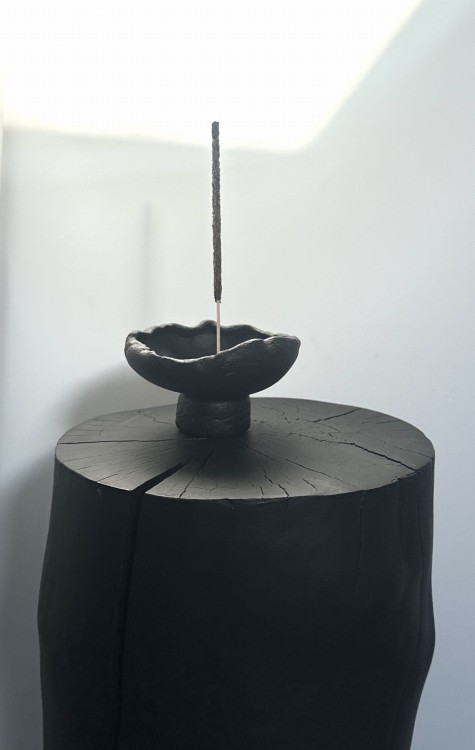 czarna-kadzielnica-z-gliny-wabi-sabi.jpg