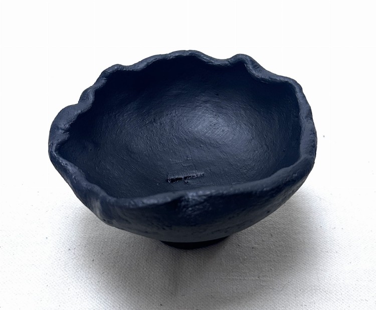 czarna-kadzielnica-z-gliny-wabi-sabi.jpg