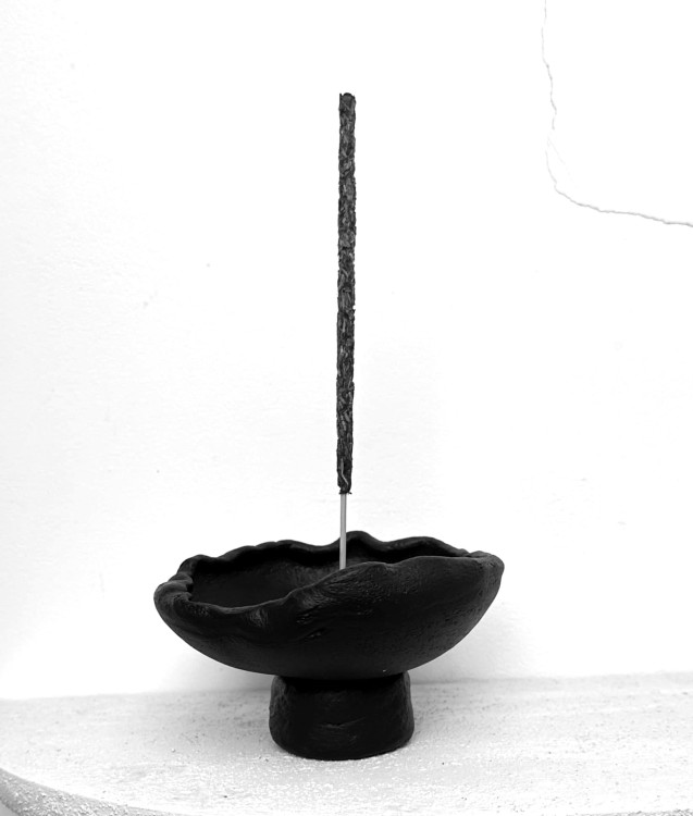 czarna-kadzielnica-z-gliny-wabi-sabi.jpg