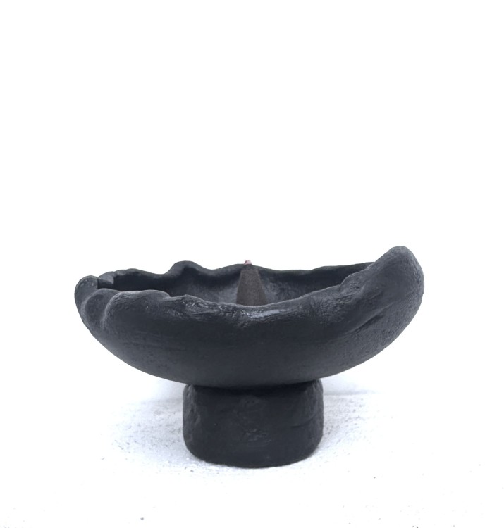 czarna-kadzielnica-z-gliny-wabi-sabi.jpg