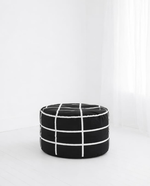 pufa-w kratkę-czarno-biała-modern-organic.jpg
