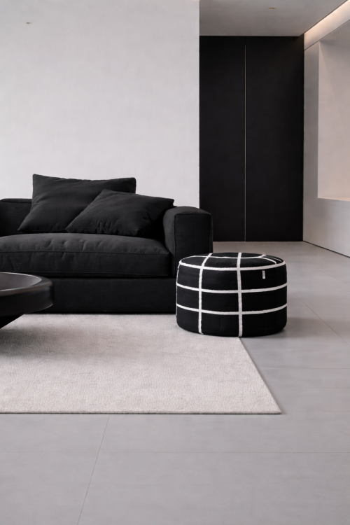 pufa-w kratkę-czarno-biała-modern-organic.jpg
